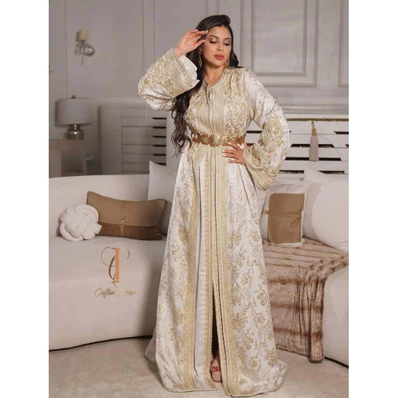 Caftan ivoire et doré brodé main par caftan_ikram_ |📍Tétouan, Maroc 🇲🇦