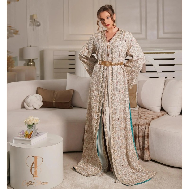 Caftan de soie brodée beige et doré par caftan_ikram_ |📍Tétouan, Maroc 🇲🇦
