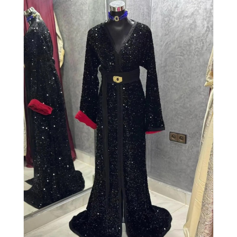 Caftan de velours vert et doré par Nabil Caftan |📍Meknès, Maroc 🇲🇦 Caftan de velours vert et doré par Nabil Caftan |📍Meknès, Maroc 🇲🇦