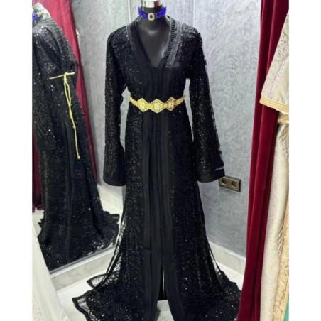 Caftan gris clair et doré brodé main par Nabil Caftan |📍Meknès, Maroc 🇲🇦