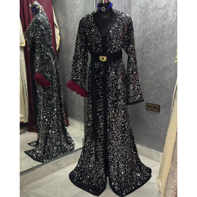 Caftan de velours brodé par Nabil Caftan |📍Meknès, Maroc 🇲🇦 Caftan de velours brodé par Nabil Caftan |📍Meknès, Maroc 🇲🇦