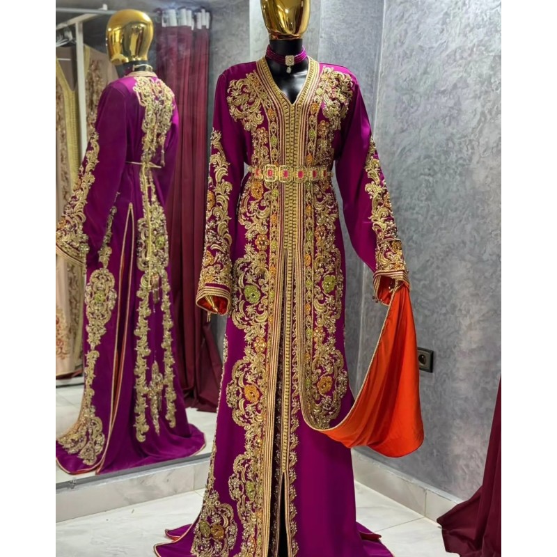 Caftan vert brodé doré par Nabil Caftan |📍Meknès, Maroc Caftan vert brodé doré par Nabil Caftan |📍Meknès, Maroc