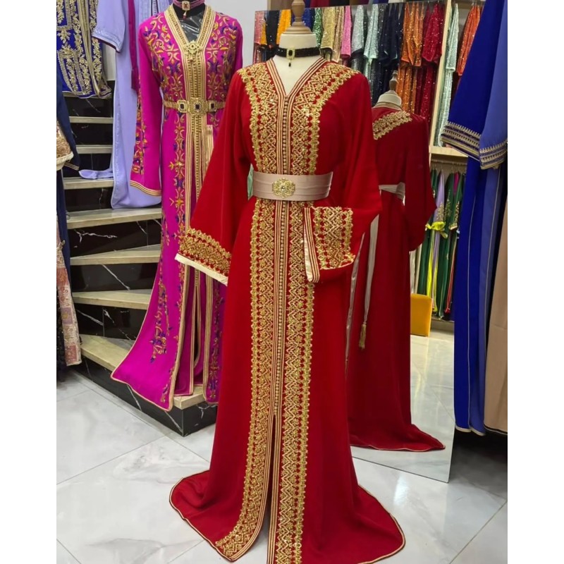 Caftan rouge et doré par Nabil Caftan |📍Meknès, Maroc 🇲🇦 Caftan rouge et doré par Nabil Caftan |📍Meknès, Maroc 🇲🇦