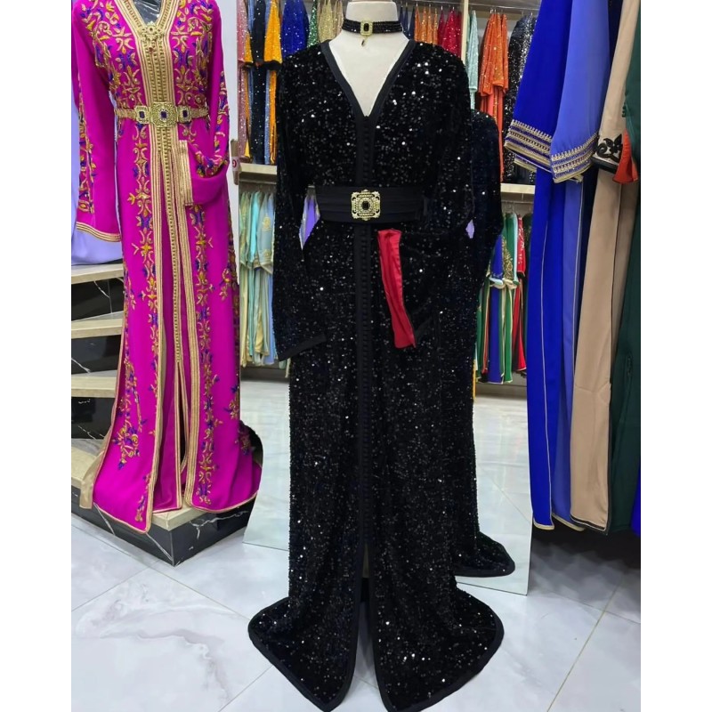 Caftan de velours noir par Nabil Caftan |📍Meknès, Maroc 🇲🇦 Caftan de velours noir par Nabil Caftan |📍Meknès, Maroc 🇲🇦
