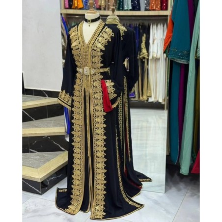 Élégant caftan noir et doré brodé main par Nabil Caftan |📍Meknès, Maroc 🇲🇦