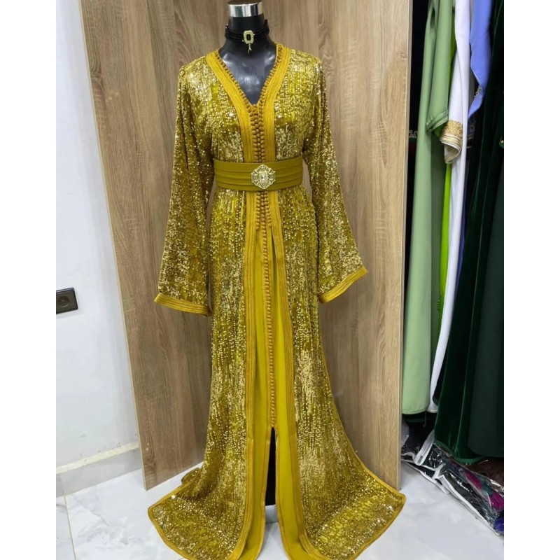 Caftan doré à sequins par Nabil Caftan |📍Meknès, Maroc