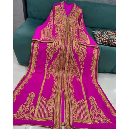 Caftan fuchsia et doré par Nabil Caftan |📍Meknès, Maroc 🇲🇦