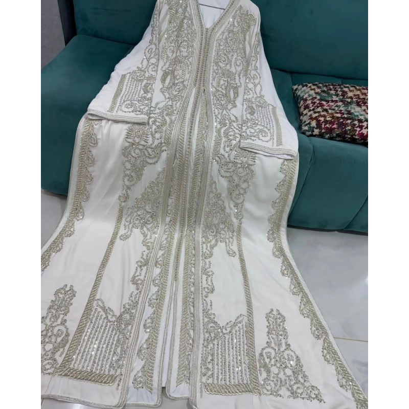 Caftan blanc et argent par Nabil Caftan |📍Meknès, Maroc 🇲🇦