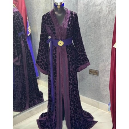 Caftan en velours violet par Nabil Caftan |📍Meknès, Maroc 🇲🇦