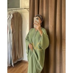 Élégant caftan vert en soie par Marwa_Caftan |📍Mohammédia, Maroc 🇲🇦