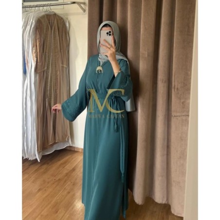 Caftan en bleu canard avec broderies délicates par Marwa_Caftan |📍Mohammédia, Maroc