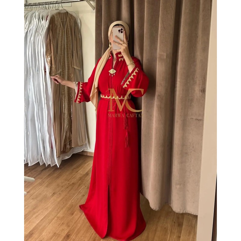 Caftan rouge brodé doré par Marwa_Caftan |📍Mohammédia, Maroc