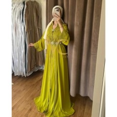 Caftan de velours vert émeraude avec broderies dorées par Marwa_Caftan |📍Mohammédia, Maroc