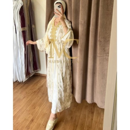 Caftan blanc et doré en soie par Marwa_Caftan |📍Mohammédia, Maroc 🇲🇦