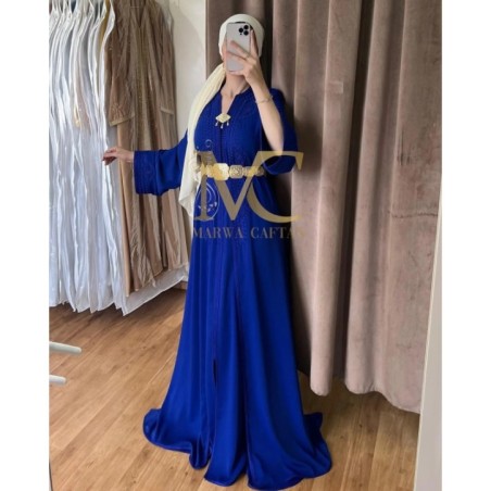 Caftan bleu roi orné de broderies dorées et ceinture assortie par Marwa_Caftan |📍Mohammédia, Maroc