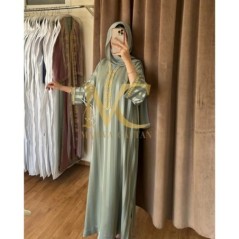 Caftan rayé ornementé de broderies dorées par Marwa_Caftan |📍Mohammédia, Maroc 🇲🇦