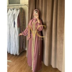 Caftan prune rayé et doré par Marwa_Caftan |📍Mohammédia, Maroc 🇲🇦