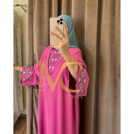Caftan rose framboise brodé par Marwa_Caftan |📍Mohammédia, Maroc 🇲🇦