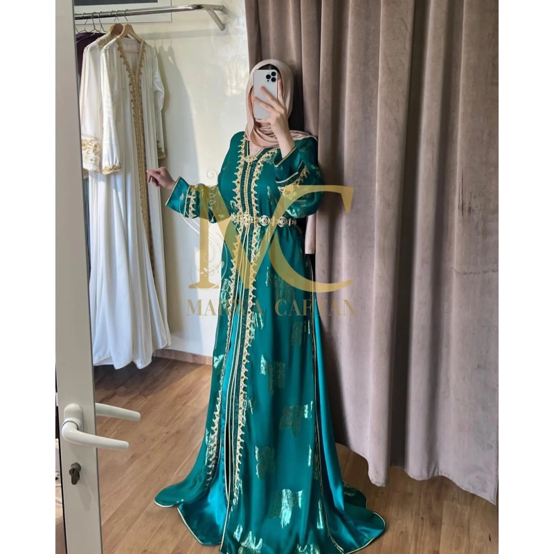 Caftan de satin vert émeraude par Marwa_Caftan |📍Mohammédia, Maroc 🇲🇦