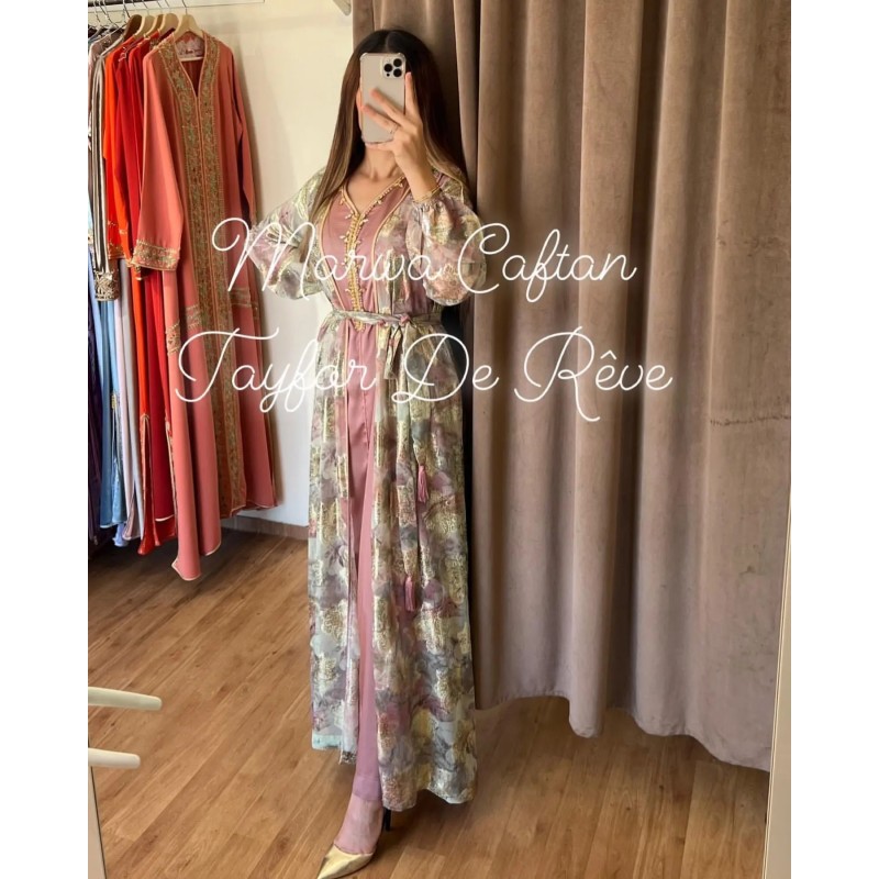 Caftan rose et doré en velours et soie par Marwa_Caftan |📍Mohammédia, Maroc Caftan rose et doré en velours et soie par Marwa_Caftan |📍Mohammédia, Maroc