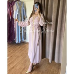 Caftan rose poudré avec détails dorés par Marwa_Caftan |📍Mohammédia, Maroc