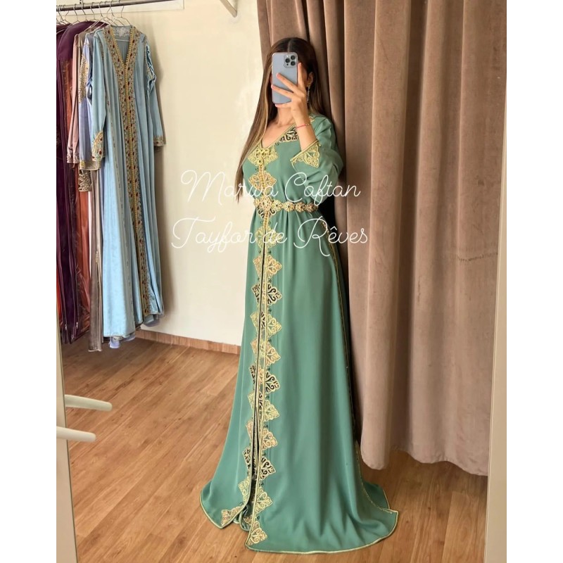 Caftan vert brodé avec ceinture par Marwa_Caftan |📍Mohammédia, Maroc 🇲🇦