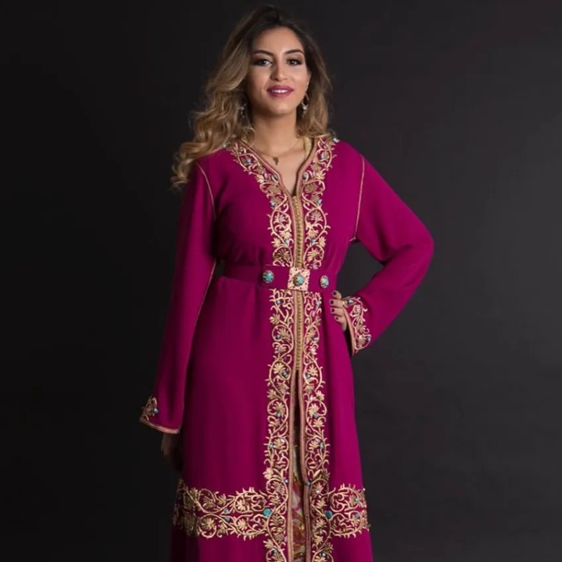 Caftan bleu brodé main | Prestige impérial by Caftanium • 📍Casablanca, Maroc Caftan bleu brodé main | Prestige impérial by Caftanium • 📍Casablanca, Maroc