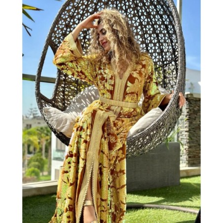 Caftan en velours et sequins par Caftanium |📍Casablanca, Maroc 🇲🇦