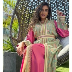 Caftan rose framboise et vert menthe par Caftanium |📍Casablanca, Maroc 🇲🇦