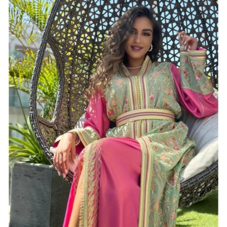 Caftan rose framboise et vert menthe par Caftanium |📍Casablanca, Maroc 🇲🇦