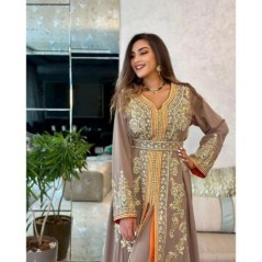 Caftan de luxe brodé doré par Caftanium |📍Casablanca, Maroc