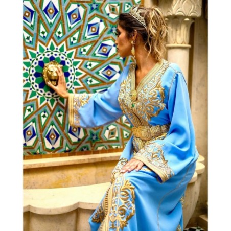 Caftan bleu brodé à la main – Prestige impérial par Caftanium |📍Casablanca, Maroc
