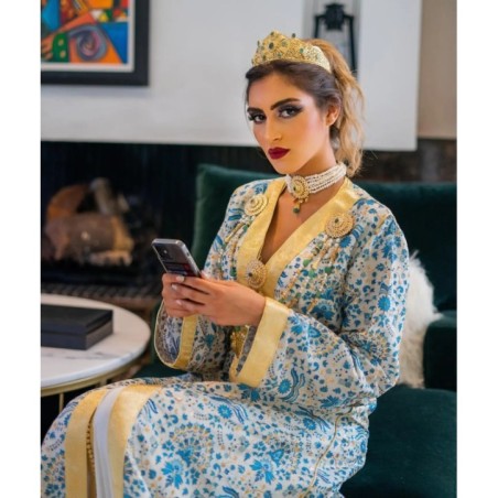 Caftan bleu brodé à la main – Prestige impérial par Caftanium |📍Casablanca, Maroc 🇲🇦