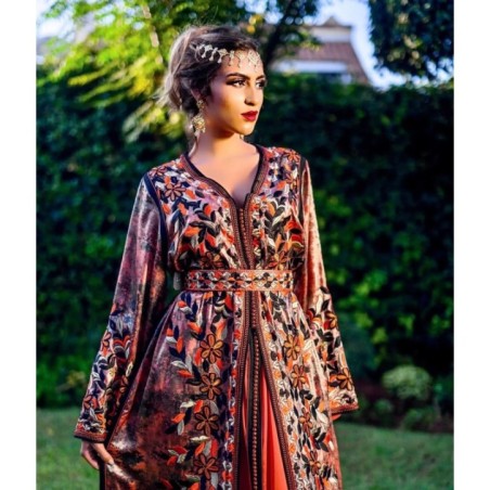 Caftan en velours brodé par Caftanium |📍Casablanca, Maroc 🇲🇦