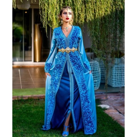 Caftan bleu brodé à la main – Prestige impérial par Caftanium |📍Casablanca, Maroc 🇲🇦