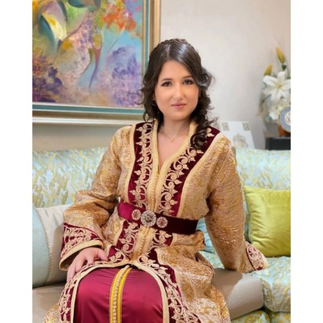 Caftan de velours doré et rouge par Caftanium |📍Casablanca, Maroc 🇲🇦