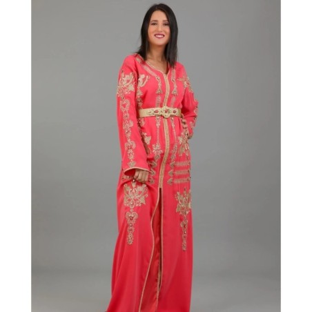Caftan corail brodé doré par Caftanium |📍Casablanca, Maroc