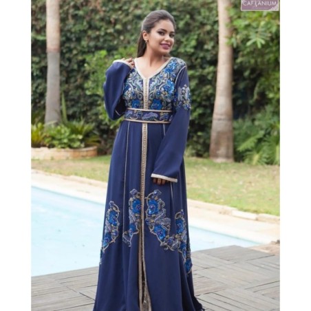 Caftan bleu brodé à la main par Caftanium |📍Casablanca, Maroc
