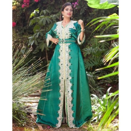 Élégant caftan vert et doré par Caftanium |📍Casablanca, Maroc 🇲🇦