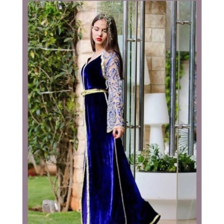 Caftan bleu brodé à la main – Prestige impérial par Caftanium |📍Casablanca, Maroc