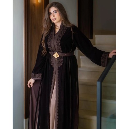 Caftan de velours bordeaux et beige par Location Caftan d'Or |📍Casablanca, Maroc 🇲🇦