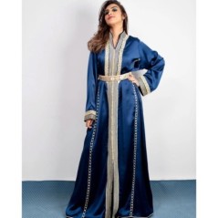 Caftan bleu brodé à la main – Prestige impérial par Caftanium Casablanca |📍Casablanca, Maroc 🇲🇦