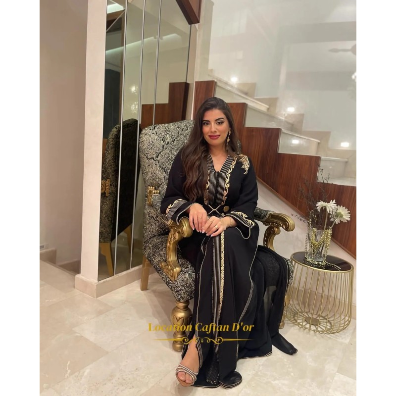 Caftan noir et doré par Location Caftan d'Or |📍Casablanca, Maroc 🇲🇦
