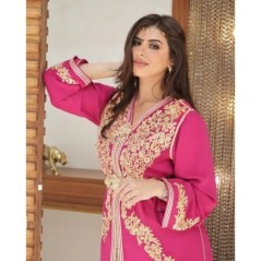 Caftan fuchsia et doré par Location Caftan d'Or |📍Casablanca, Maroc 🇲🇦