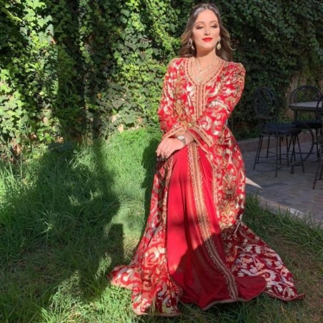 Caftan rouge et doré par Location Caftan d'Or |📍Casablanca, Maroc 🇲🇦