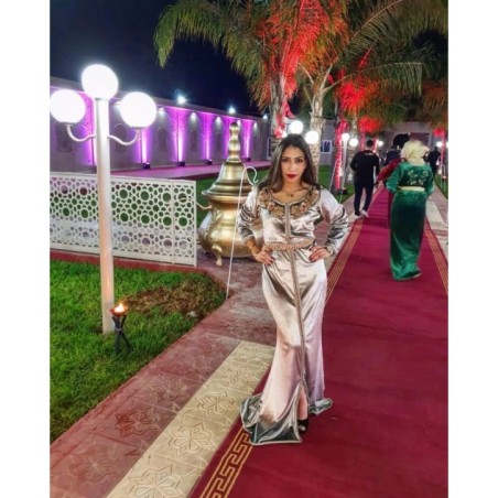 Caftan Argenté en Velours et Satin par Location Caftan d'Or |📍Casablanca, Maroc 🇲🇦