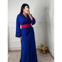 Caftan bleu brodé à la main par Caftan_industry |📍Drancy, France