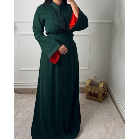Caftan vert émeraude avec détails brodés par Caftan_industry |📍Drancy, France